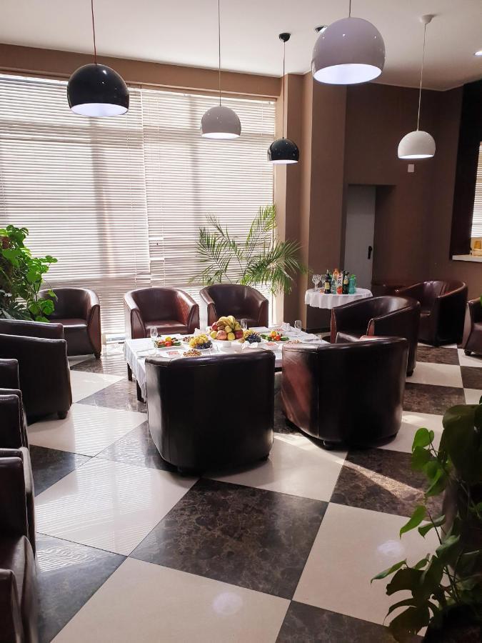 Karon Palace Hotel Qal'ai Khumb Exterior foto